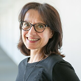 Portrait von Susanne Papawassiliu 