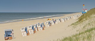 The northernmost community of Germany – the seaside city of List – is located on the island of Sylt. The North Sea island is a popular holiday destination and is known for its long beaches and the Wadden Sea.