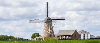 The area around Selfkant in the west has one special feature: four windmills that are still in operation.