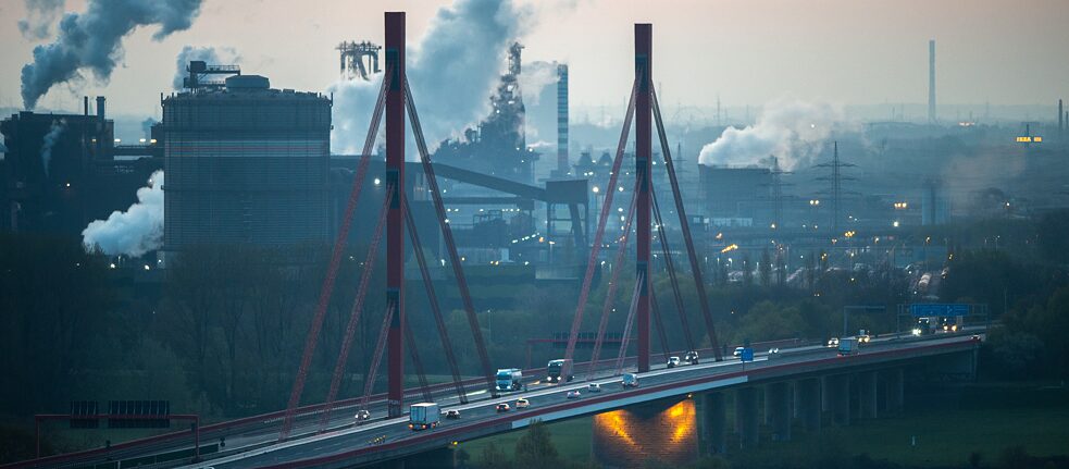 A Europa luta com as consequências de decisões do passado: antes, acreditava-se que o carvão e o ferro seriam infinitos; hoje, somos dependentes de materiais de construção que geram emissões intensas de CO2. 