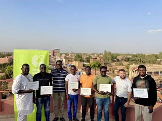 Bénéficiaires de la formation en technique de son en compagnie du formateur et du Directeur du Goethe-Institut Burkina Faso