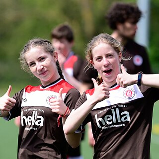 Two Soccer Players give thumbs up