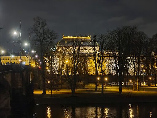 Noc v opeře