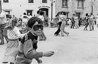 Maskierter Junge, © 1979 Sooni Taraporevala