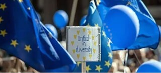 europa-tag Demonstration und Plakatt "United in Diversity" © Foto (Detail): Federico Gambarini © picture alliance / dpa Europatag 2024