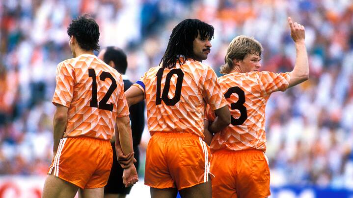 Van Basten, Gullit, Koeman: Die drei Spieler der niederländischen Nationalmannschaft bei dem Finalspiel gegen die Sowjetunion während der Europameisterschaft 1988 in Deutschland.