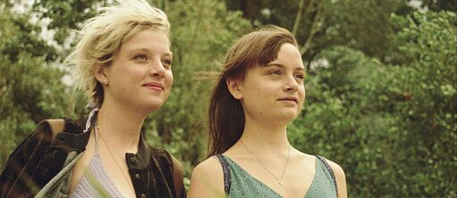 Jella Haase, Lena Urzendowsky (left to right) in 'Cocoon' (2020)