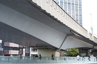 The Expressway appears as a massive concrete structure that runs through the middle of Shibuya, one of Tokyo’s most densely populated districts. Virtually no other motorway is routed so close to urban habitation.