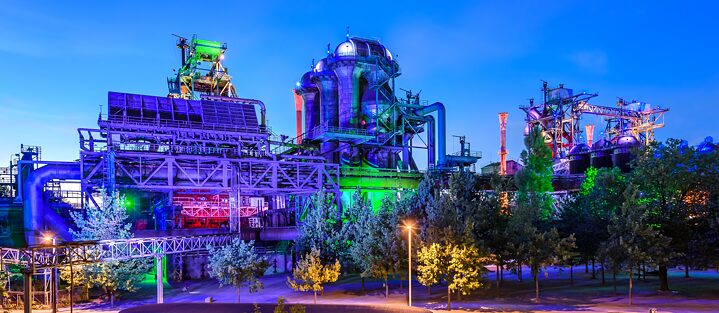 Der Landschaftspark Duisburg-Nord ist auch bei Nacht beeindruckend.