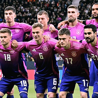 Die Zeiten ändern sich auch im Fußball: auswärts spielt die deutsche Nationalmannschaft bei diesem Turnier in pink.