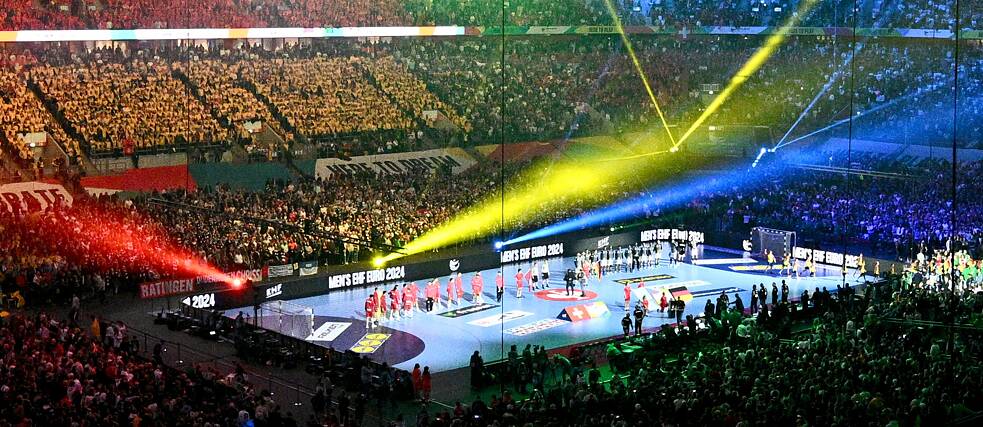 Nicht nur Fußball: Bei der Eröffnung der Handball-Europameisterschaft der Männer 2024 wurde ein Zuschauer-Weltrekord aufgestellt: Über 50.000 Menschen sahen das Spiel.