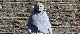 Die Statue des Heiligen Kilian neben der St. Kilian Kirche, Mullagh.