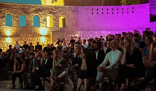 Filmscreening im Amphitheater auf der Zitadelle in Erbil, Blick aufs Publikum