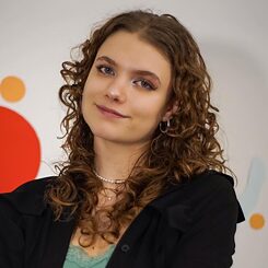 Portrait of Tifani Zoé Halmai (Hungary) studies political sciences at Eötvös Loránd University. She is currently participating in the Perspectives Junior Reporters Program.