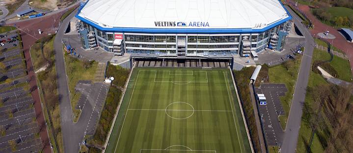 Un stade modulable : le gazon l’Arena AufSchalke peut être rentré ou sorti selon les besoins, le toit s’ouvre et se referme. 