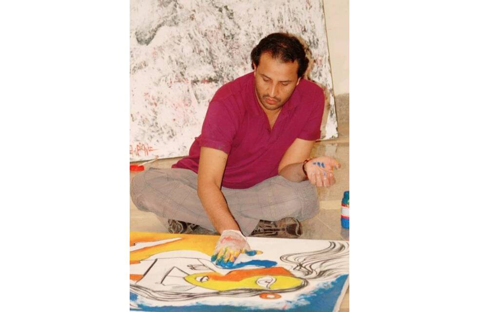  يقول عارف الغامدي، وهو رسام مخضرم، إن وظيفته اليومية المتمثلة في تدريس الفن في المدارس الحكومية كانت مصدر إلهام وتحفيز، حيث يستمتع بنقل مهاراته إلى الطلاب ويتعلم أيضًا من إضافاتهم. مستخدمة بإذن.