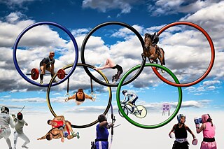 Olympische Athleten und die Olympischen Ringe