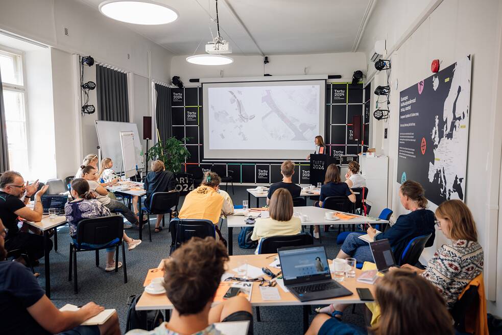  Tartu mid-point workshop: Anna-Liisa Unt from Tartu city introducing the car-free avenue