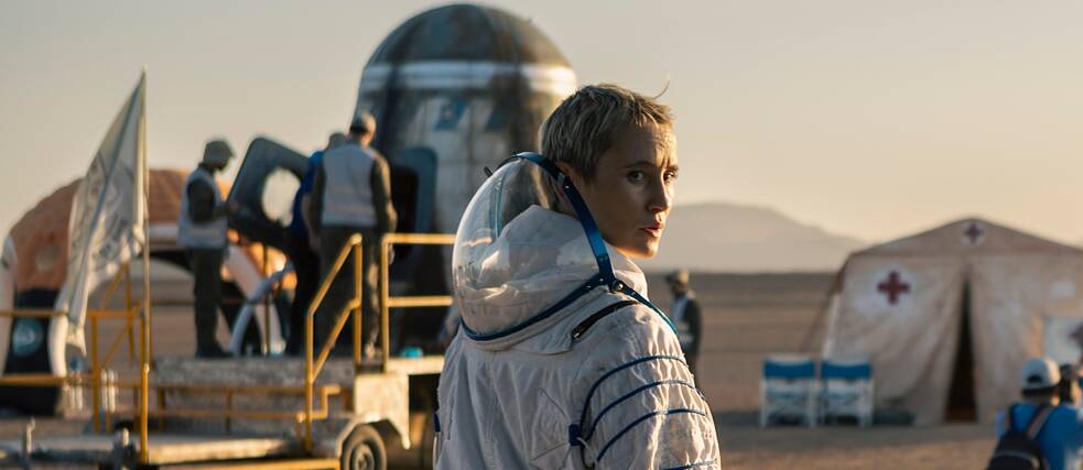 Stillframe from the Netflix Germany Series "The Signal" showing Peri Baumeister in her space suit