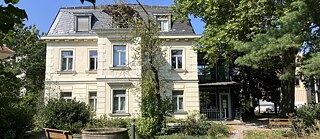 Die Villa Augustin am Albertplatz in Dresden-Neustadt war mal im Besitz von Kästners Onkel. Seit 2000 beherbergt sie das Erich Kästner Museum.