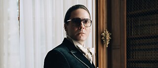 Karl Lagerfeld, interpretado por Daniel Brühl 