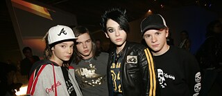 Die vier Bandmitglieder von Tokio Hotel - in die Kamera blickend - bei der Comet-Verleihung 2005 in der Arena Oberhausen