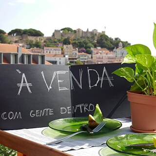 Foto À Venda com gentre dentro