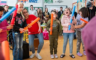 Im ersten Jahrgang besuchen die Alma-Schule in Zvolen Kinder mit verschiedenen sozialen Hintergründen, Kinder mit und solche ohne Behinderungen.