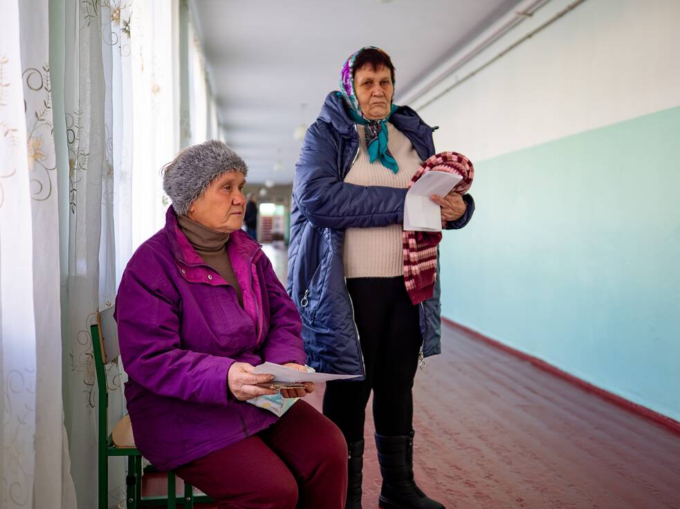 Пацієнтки з Михайло-Лукашевого. Проблеми зі здоров'ям у них часто викликані стресом від обстрілу.