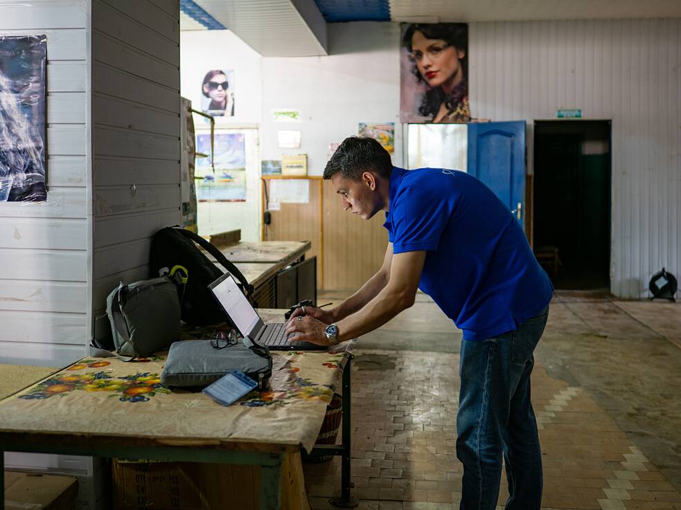 Bogdan Avramenko musel odísť z Donecka ešte ako tínedžer. Keď začala plnoštábna vojna, presunul sa z prestížnej privátnej kliniky do dobrovoľníckej organizácie.