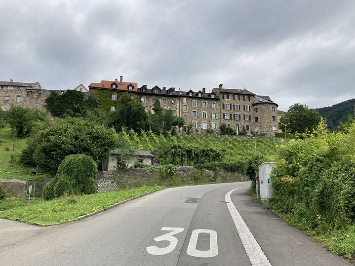 Oberstadt Bregenz von der Straße aus