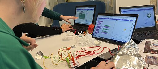 Workshop für Kinder "Sprechendes Poster mit Makey Makey und Scratch"