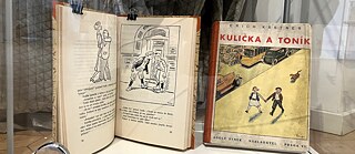 Verschiedene tschechische Ausgaben von Erich Kästners Buch „Pünktchen und Anton“ in der Ausstellung „Guck mal, Kästner!" im Goethe-Institut in Prag.