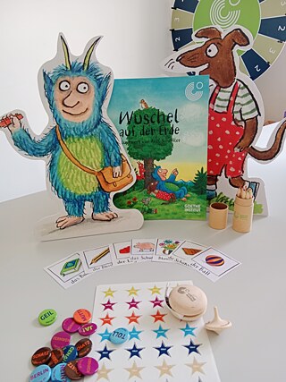 2 Aufsteller Wuschel und Miki, Spielkarten und Bilderbuch 