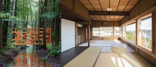 Olaf Holzapfel " Wilder Mann auf Brücke " (L), LLOVE HOUSE ONOMICHI © Ryo Takatsuka (R)