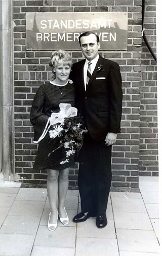 Hochzeit – August 1968 vor dem Standesamt in Bremerhaven