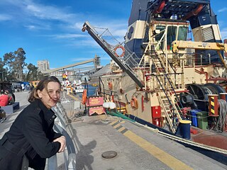 Lucía Bianco in the port of Bahía Blanca