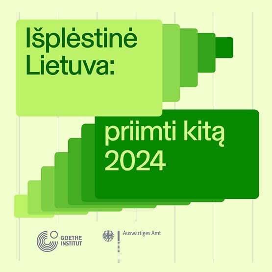 Eine abstrakte Illustration, gebildet aus zwei geometrischen Figuren in Grün, hellgrüne Hintergrund, Titel „Litauen in der Fläche – Begegnungsräume 2024“ auf Litauisch