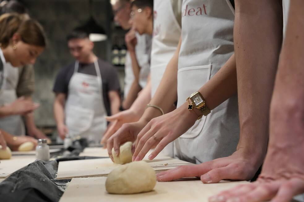 Participants taking part in Pizza-Workshop