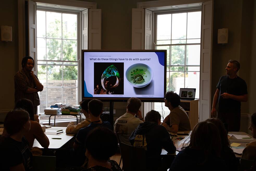 Teilnehmer beim TüftelLab Quanten Workshop, geführt von Vincent Mauritio Kadiri und Markus Klausing