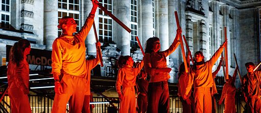 Deutsch-französisch-spanische Tanz- und Lichtperformance