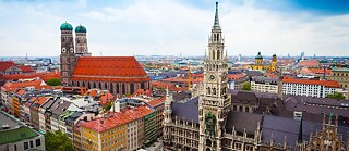 Stadtblick mit Rathaus und Frauenkirche München