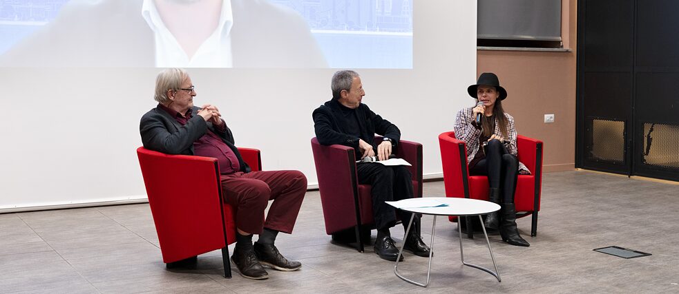 Michael Braun, Alberto Sinigaglia und Francesca Lagioia bei der Veranstaltung „Auf Information setzen. Zwischen Verfälschung und Realität“ in Turin