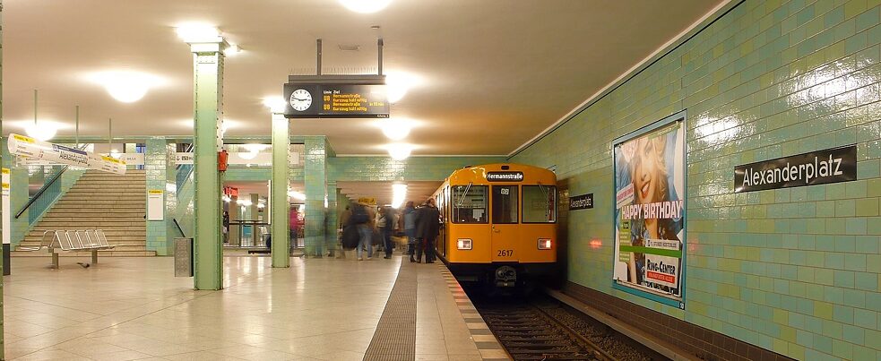 The U-Bahn line U8 crosses Berlin from north to south, stopping at central places such as Alexanderplatz.