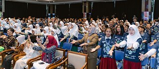 Seluruh tamu undangan sangat antusias dalam pembukaan Science Film Festival 2024.