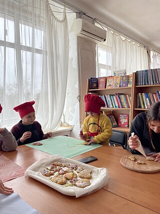 Lebkuchen dekorieren in der Bibliothek