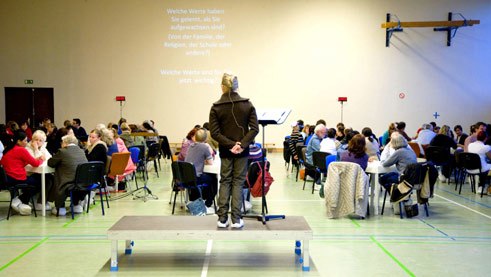 „Knotundknot“ von Dana Caspersen und William Forsythe in Berlin-Hellersdorf