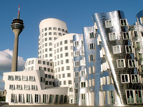 Edifici di Frank Owen Gehry nel centro dei media
