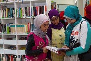 Gäste in der neuen Bibliothek