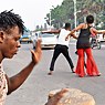 Performance chorégraphiée de Dorina Mokha pendant les „Journées Utopiques“ en juin 2016 à Kinshasa